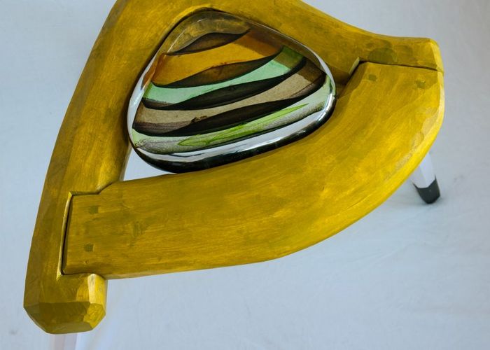 Pallstol med glaskompakt av Ebba von Wachenfeldt