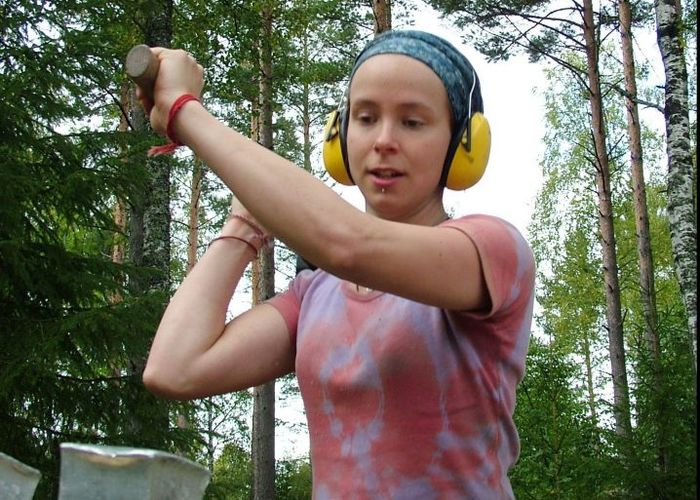 Klyvning på Sätergläntans grundutbildning Slöjd och Hantverk.