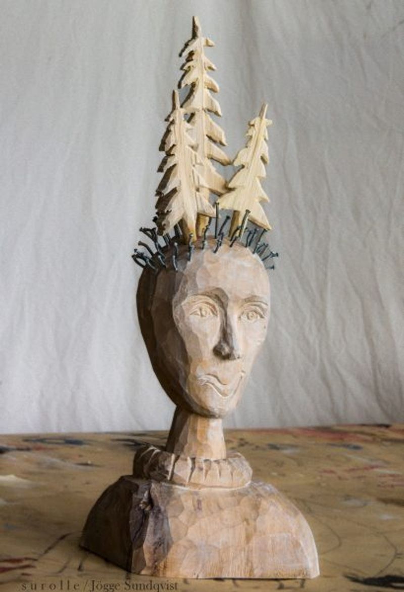 Trädet visste. Björk, lind, spik