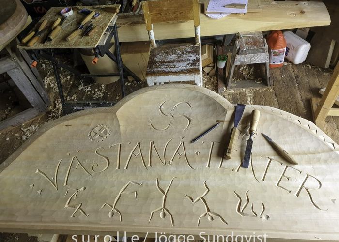 Arbetsplatsen i logen är en skön utomhusverkstad.