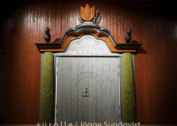 Den färdiga slöjdporten "Berättaren"