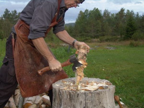 En yxa, en kniv och möjligtvis en såg 