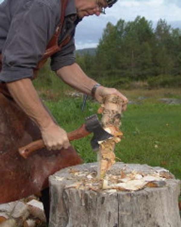 En yxa, en kniv och möjligtvis en såg 