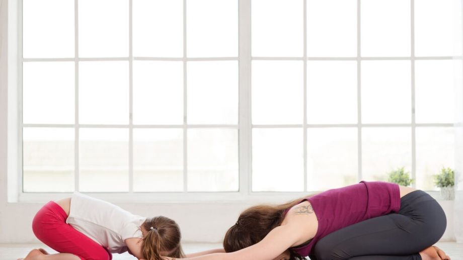 Tư thế em bé trong yoga là gì