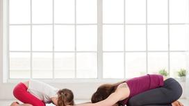 Tư thế em bé trong yoga là gì