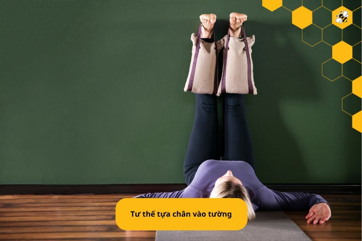 Tư thế tựa chân vào tường