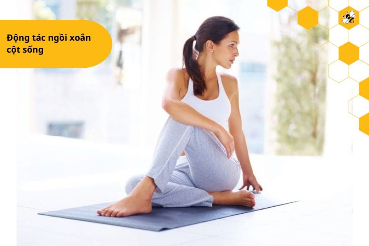 Động tác ngồi xoắn cột sống