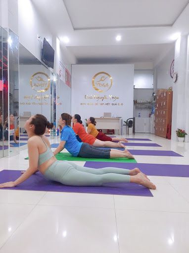 Linh Nguyễn yoga