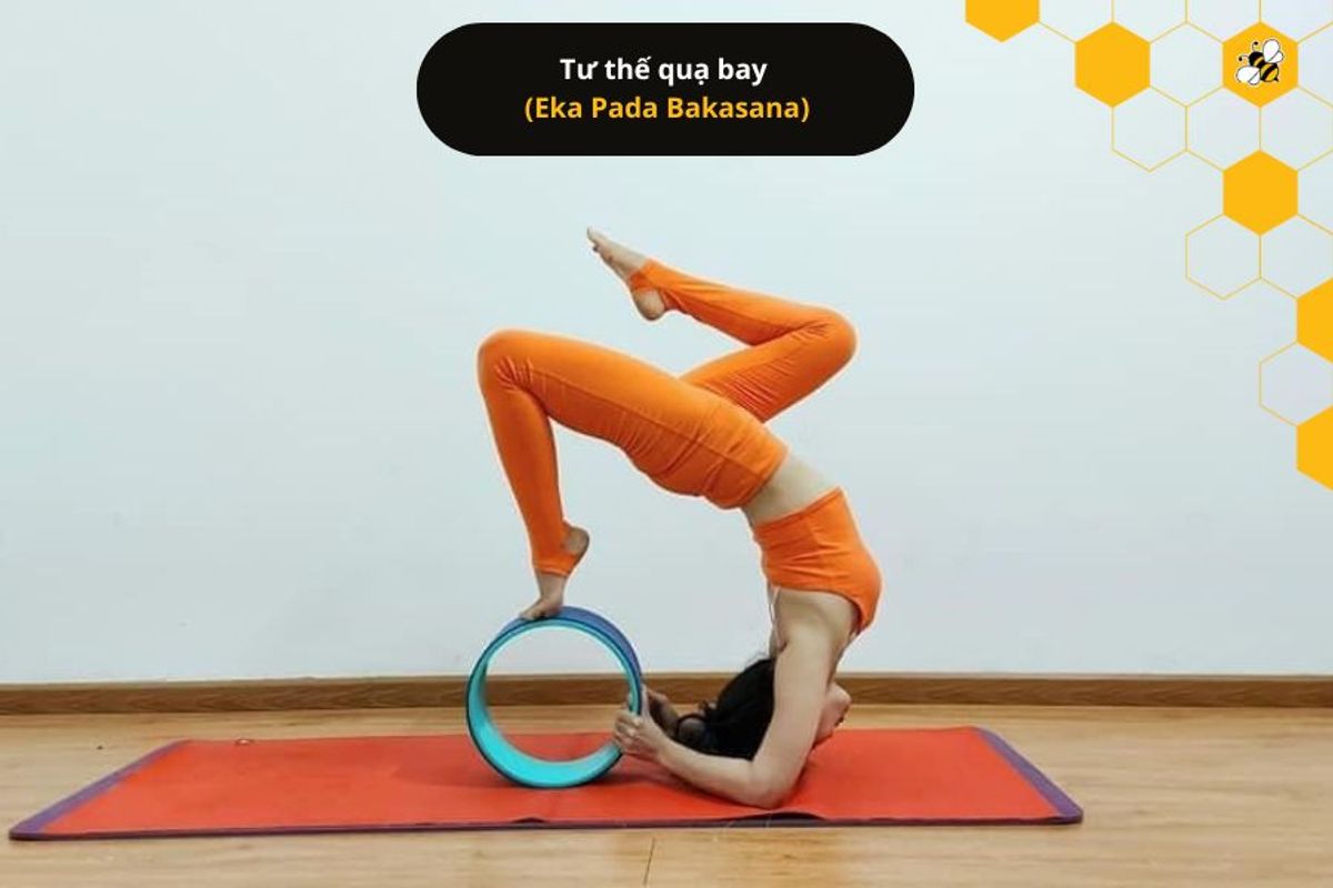 Tư thế quạ bay (Eka Pada Bakasana)