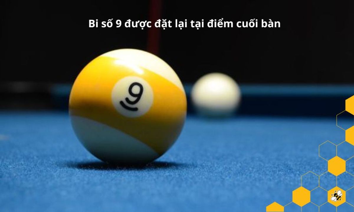 Bi số 9 được đặt lại tại điểm cuối bàn