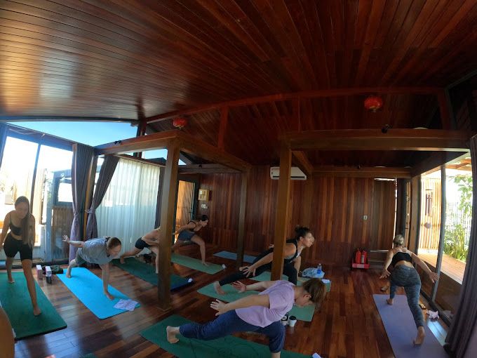 Da Nang Wellness. Yoga, surfing.