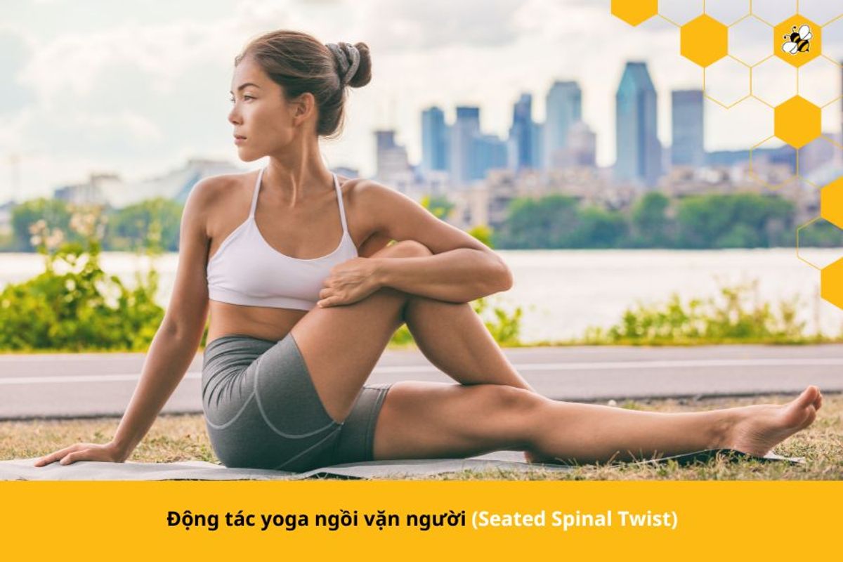 Động tác yoga ngồi vặn người (Seated Spinal Twist)