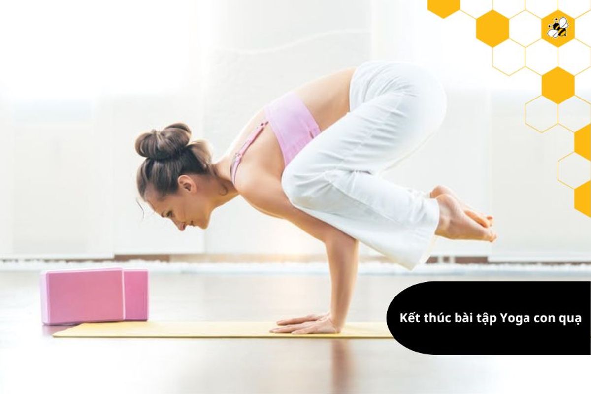 Kết thúc bài tập Yoga con quạ