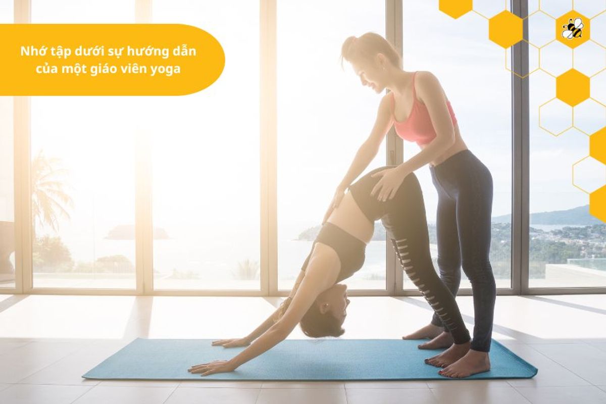 Nhớ tập dưới sự hướng dẫn của một giáo viên yoga