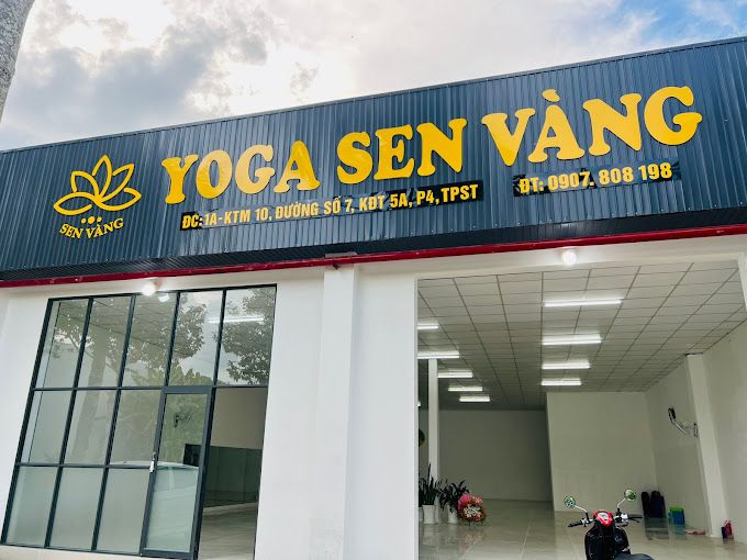 YOGA SEN VÀNG