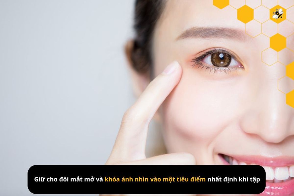 Giữ cho đôi mắt mở và khóa ánh nhìn vào một tiêu điểm nhất định khi tập