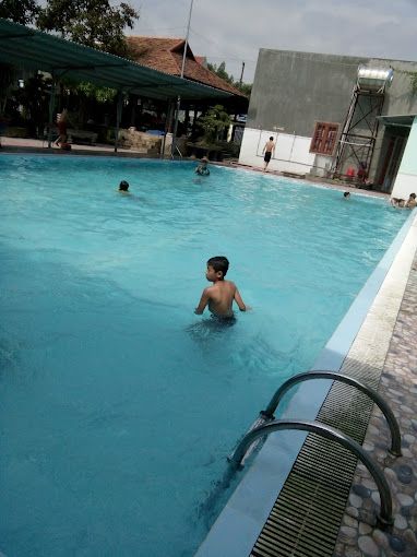 Swimming Nhu Y