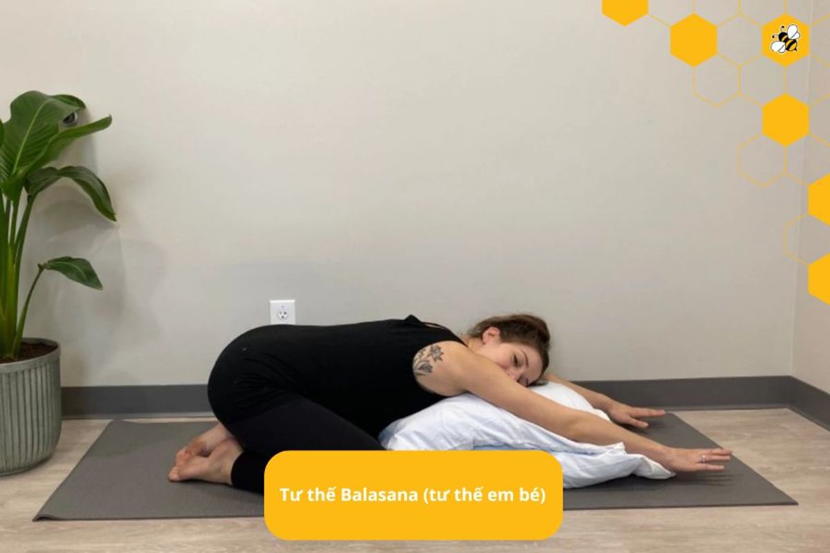 Tư thế Balasana (tư thế em bé)