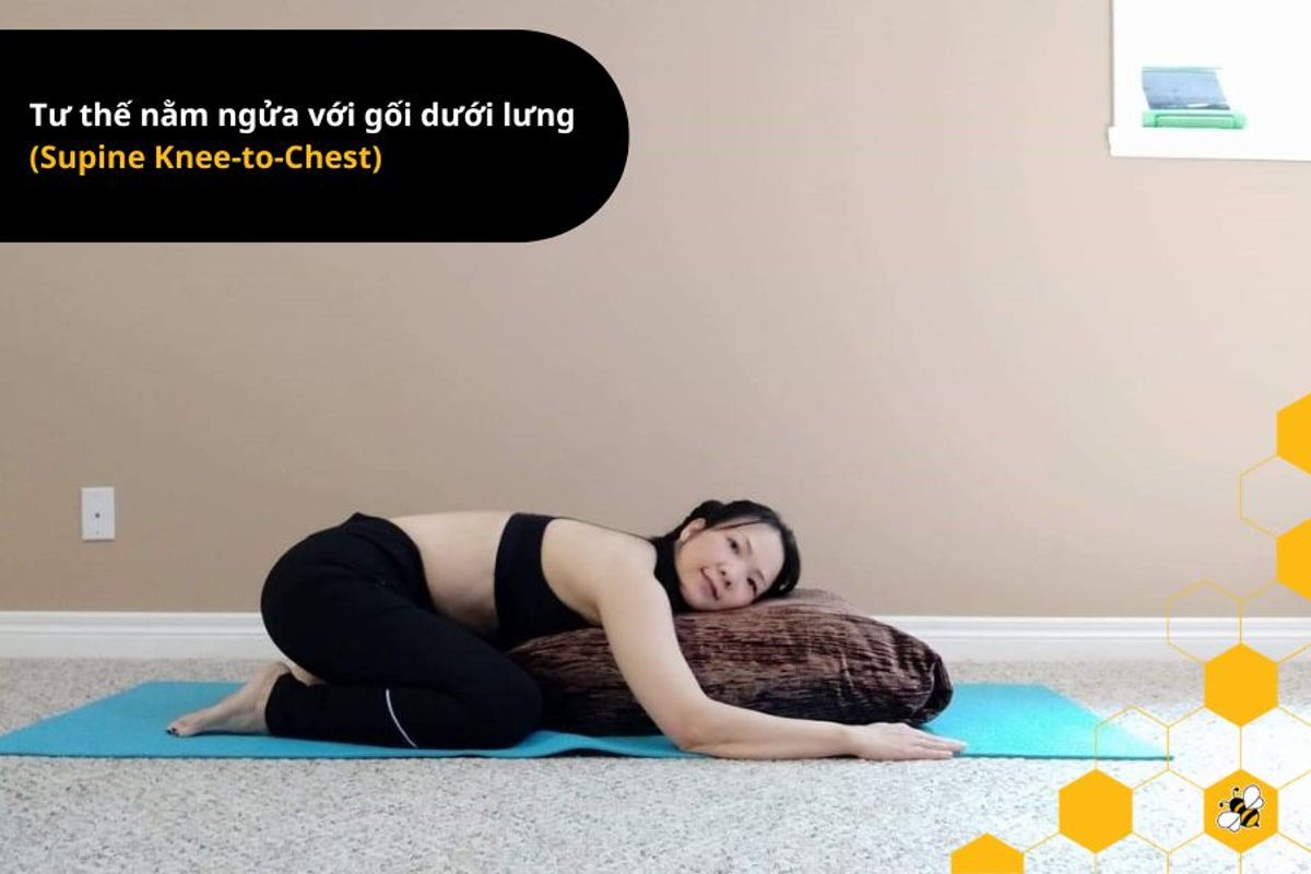 Tư thế nằm ngửa với gối dưới lưng (Supine Knee-to-Chest)