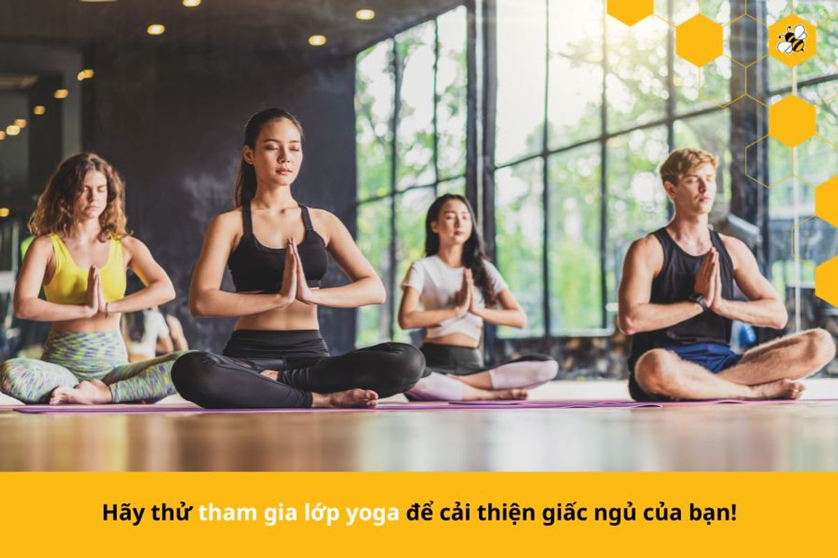 Hãy thử tham gia lớp yoga để cải thiện giấc ngủ của bạn!