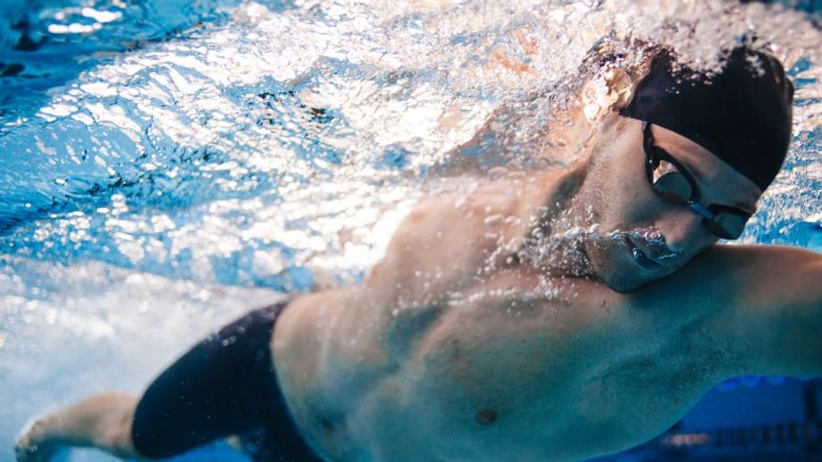 Bộ đồ (quần áo) bơi nam: Cách chọn chuẩn đẹp, thoải mái và phù hợp từng dáng người