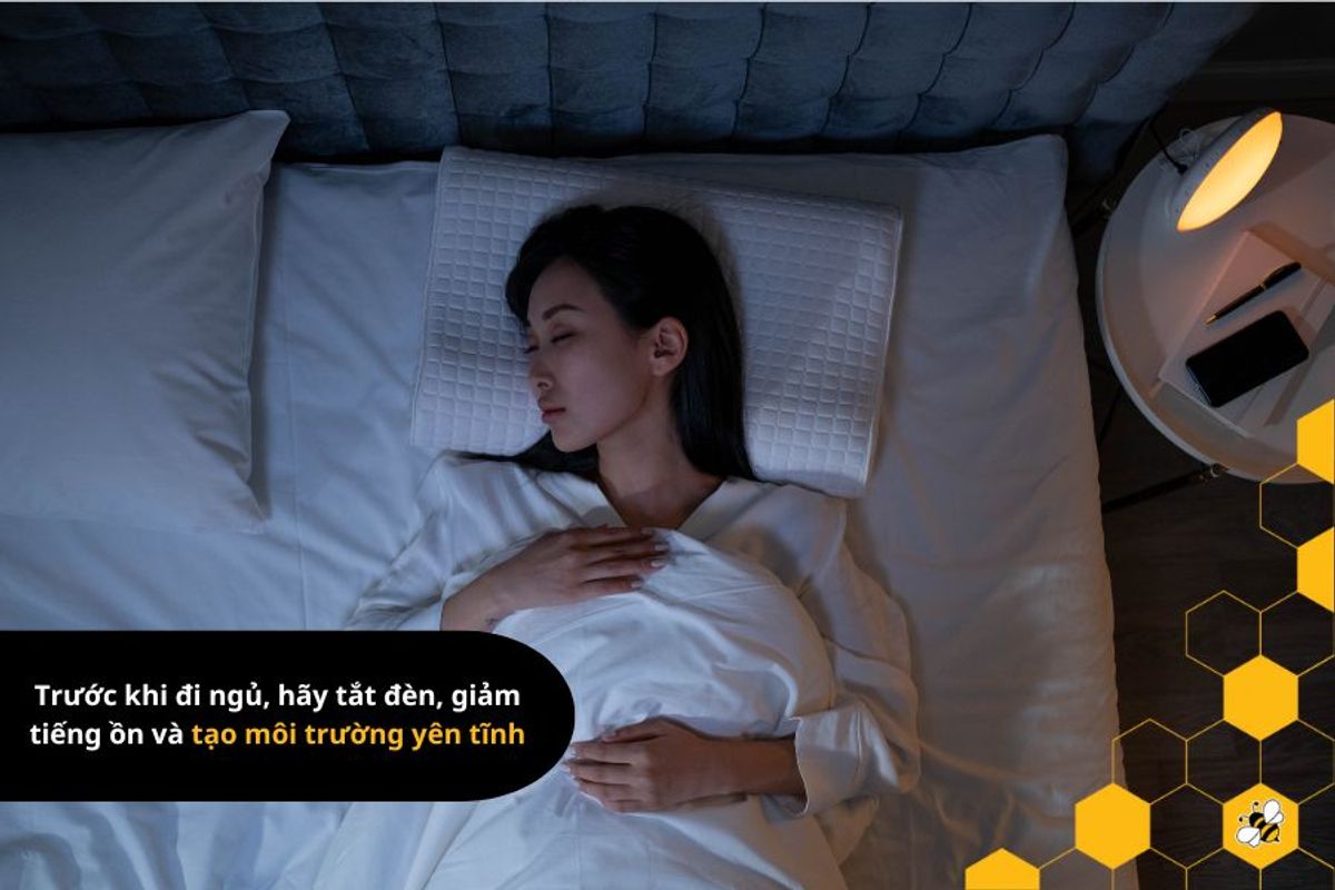Trước khi đi ngủ, hãy tắt đèn, giảm tiếng ồn và tạo môi trường yên tĩnh