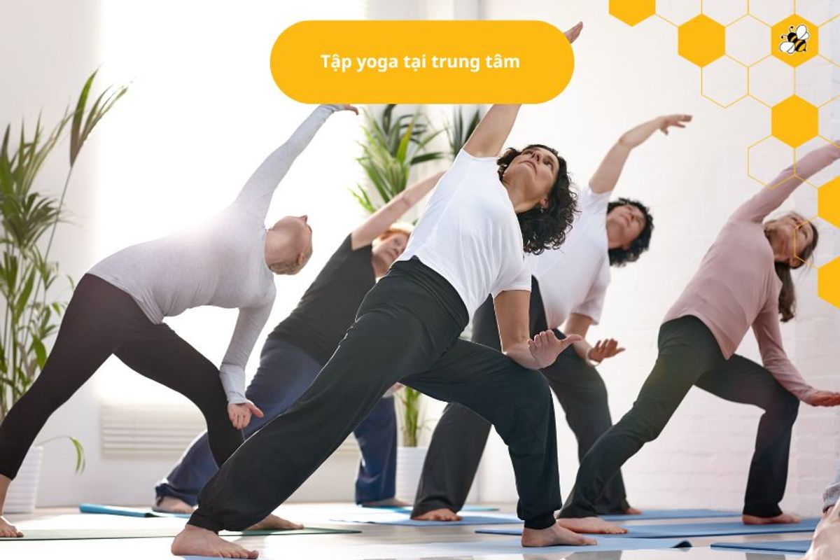 Tập yoga tại trung tâm