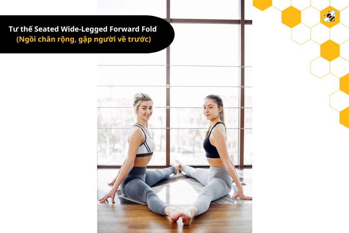 Tư thế Seated Wide-Legged Forward Fold (Ngồi chân rộng, gập người về trước)