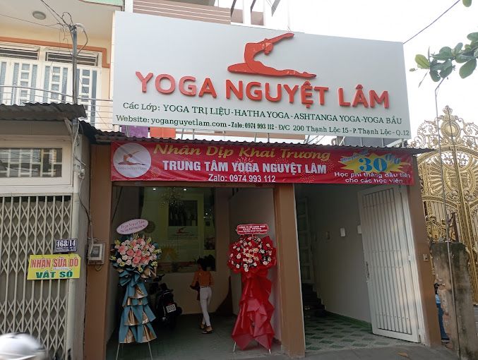 Yoga Nguyệt Lâm