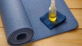 Cách vệ sinh thảm yoga cao su tại nhà