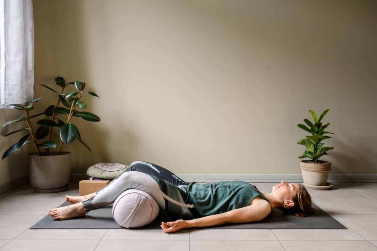 Cách chọn gối tập yoga phù hợp