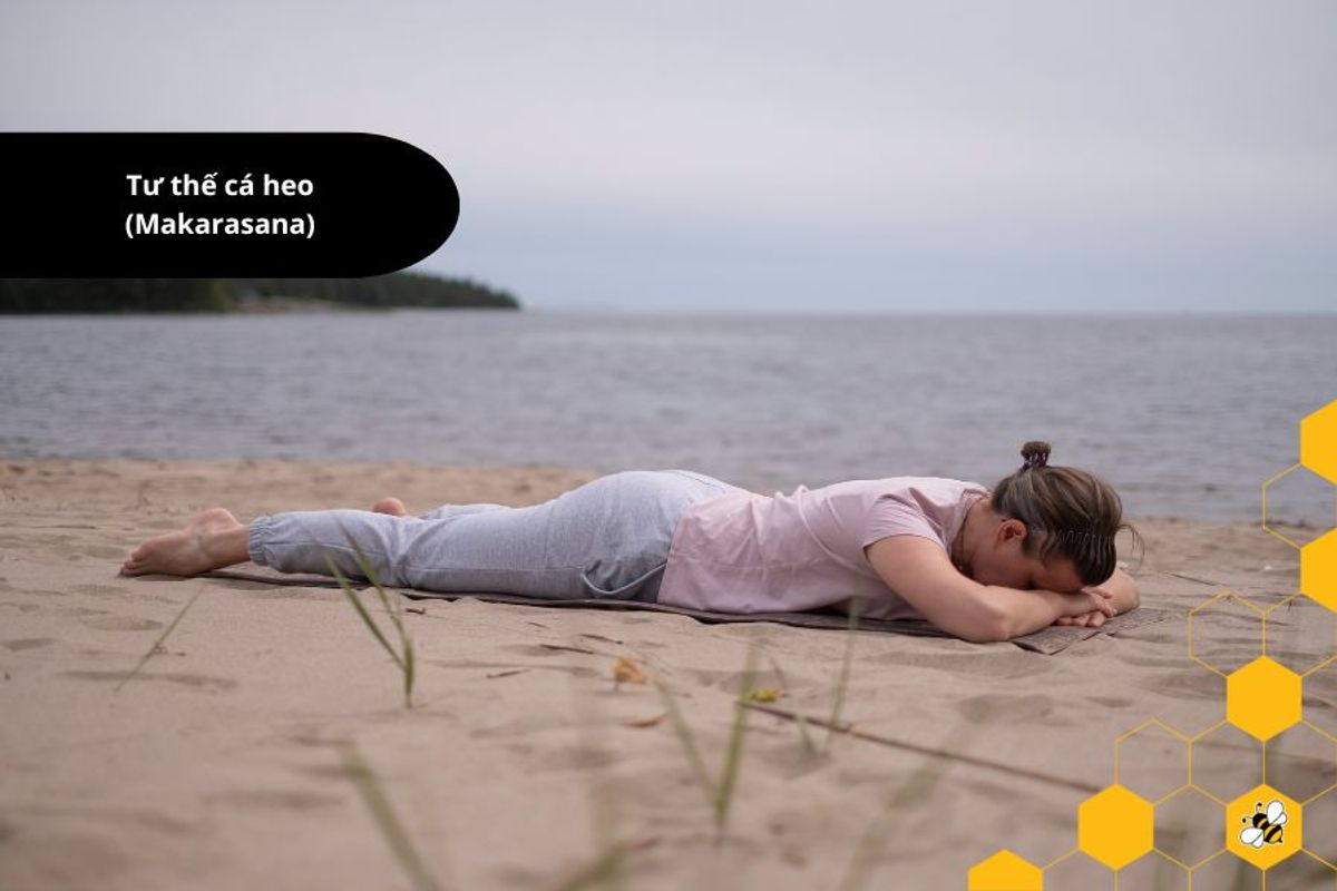 Tư thế cá heo (Makarasana)
