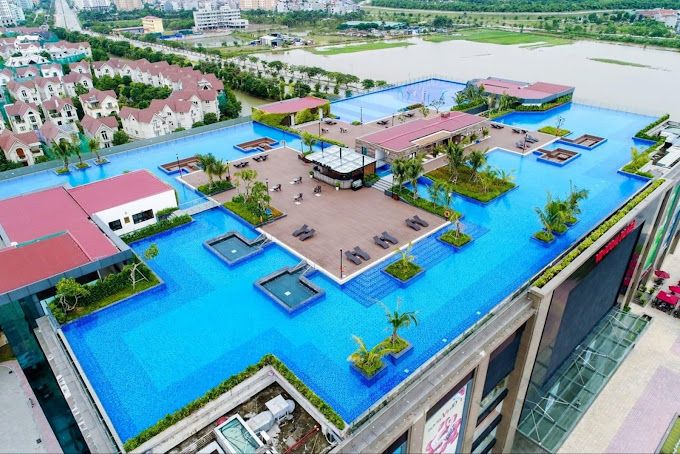 Bể bơi vô cực Vincom Plaza Long Biên