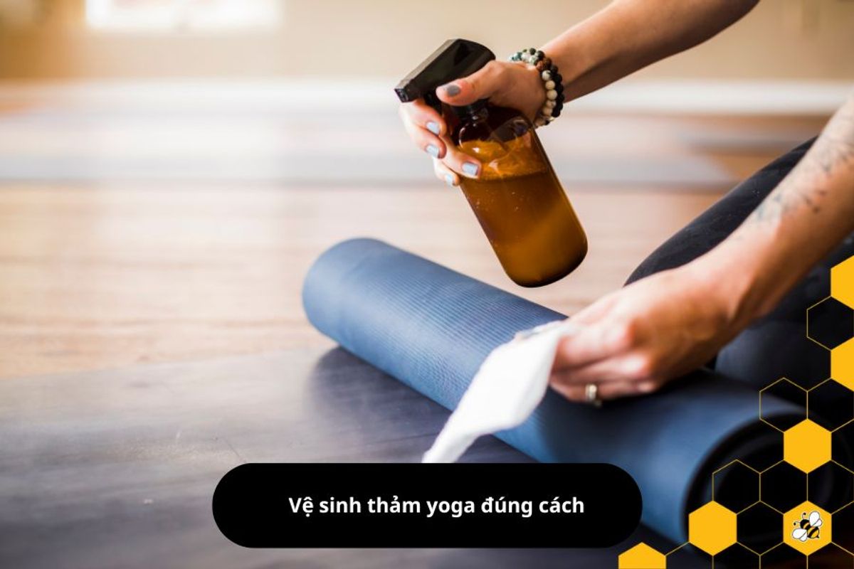 Vệ sinh thảm yoga đúng cách