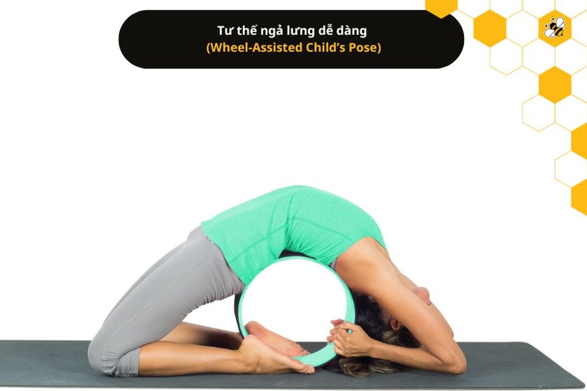 Tư thế ngả lưng dễ dàng (Wheel-Assisted Child’s Pose)