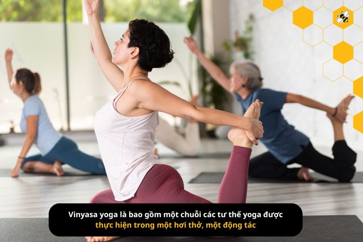 Vinyasa yoga là bao gồm một chuỗi các tư thế yoga được thực hiện trong một hơi thở, một động tác