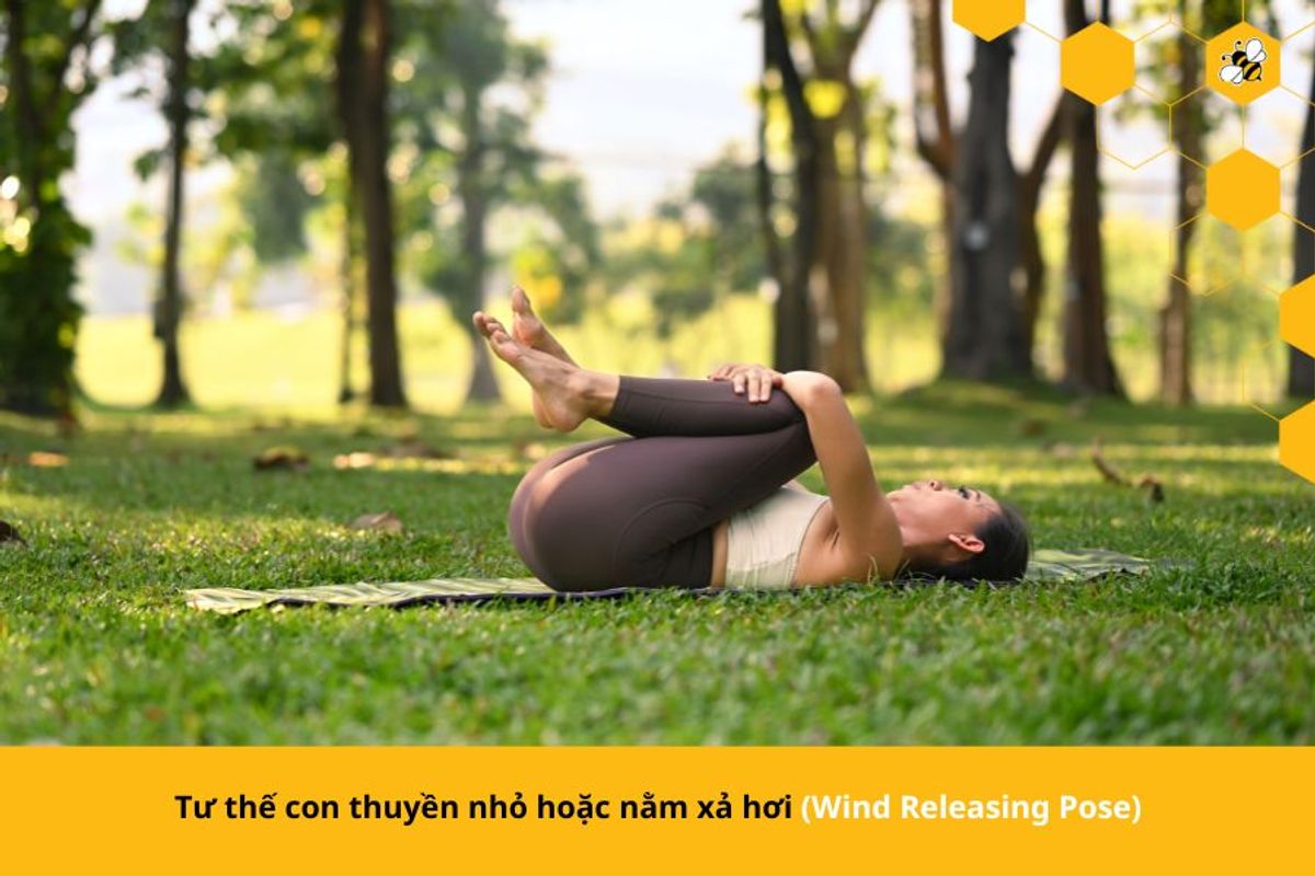 Tư thế con thuyền nhỏ hoặc nằm xả hơi (Wind Releasing Pose)