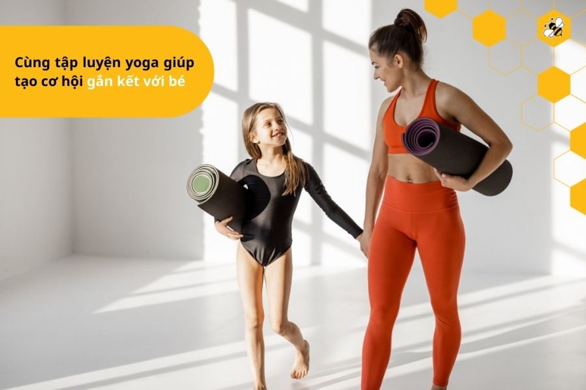 Cùng tập luyện yoga giúp tạo cơ hội gắn kết với bé