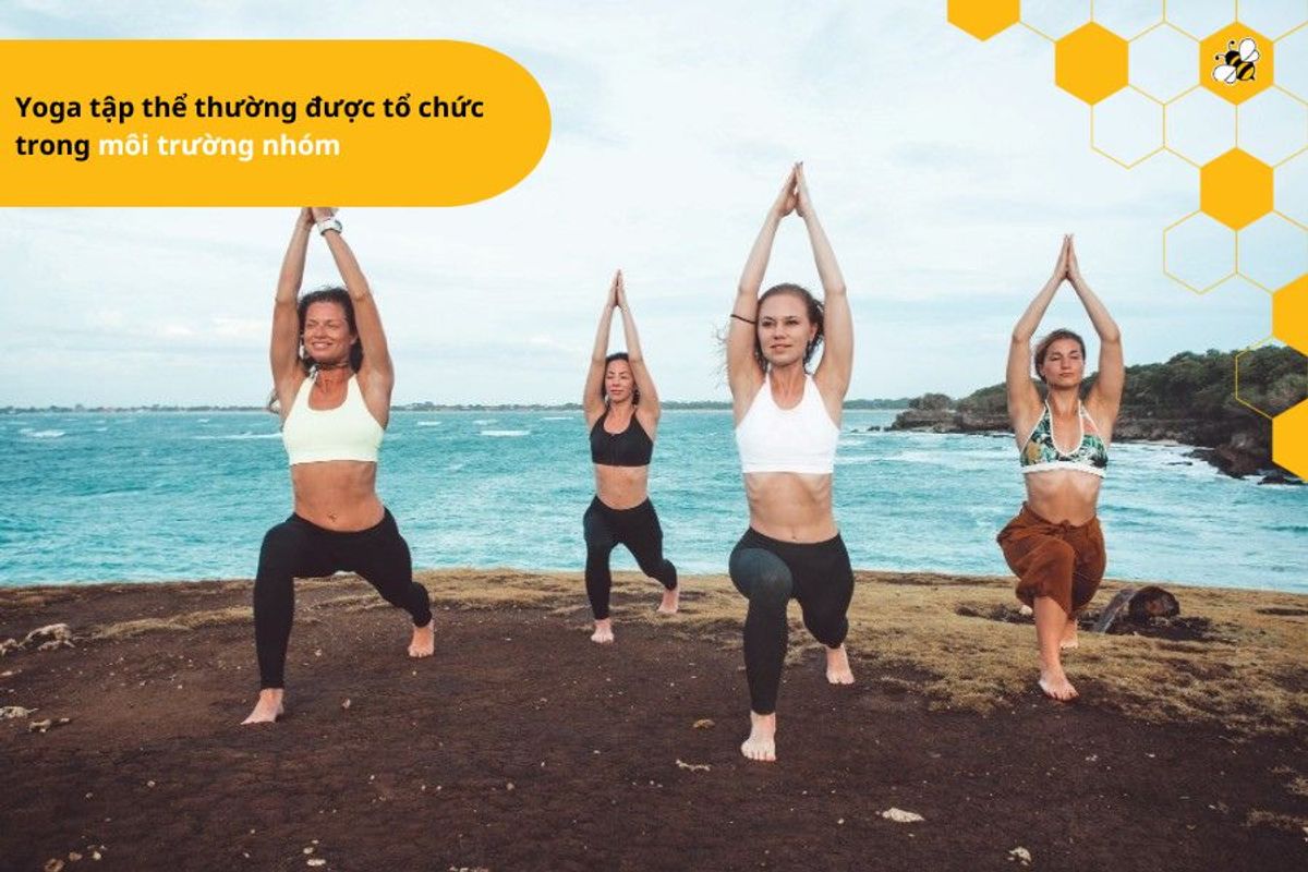 Yoga tập thể thường được tổ chức trong môi trường nhóm