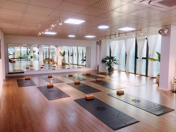 OM YOGA & PILATES STUDIO