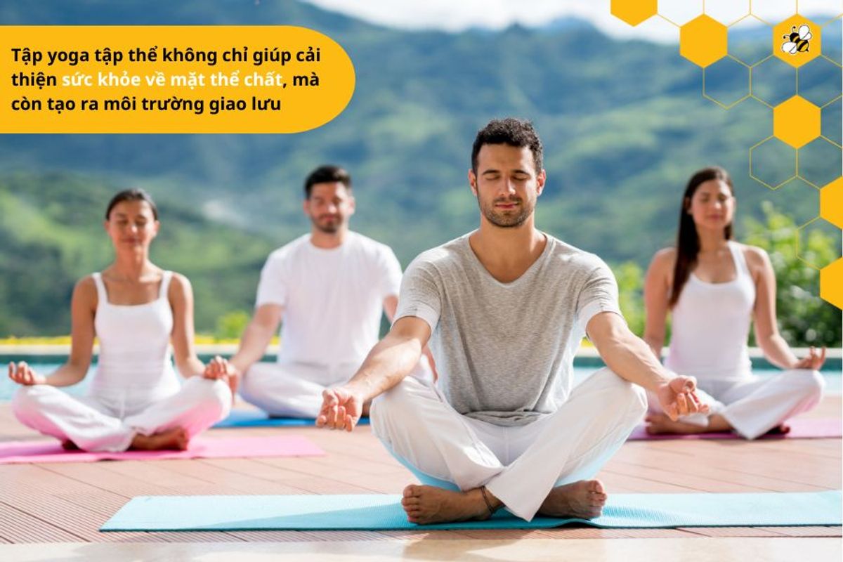 Tập yoga tập thể không chỉ giúp cải thiện sức khỏe về mặt thể chất, mà còn tạo ra môi trường giao lưu