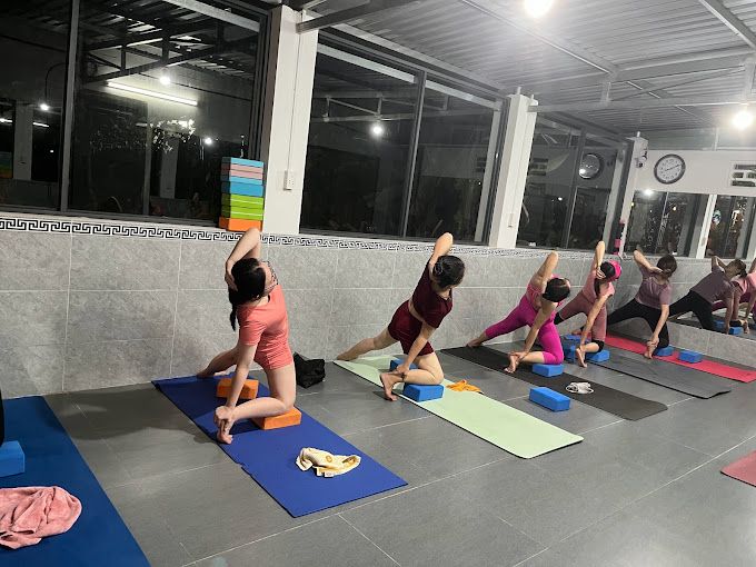 YOGA THẠNH QUÝ