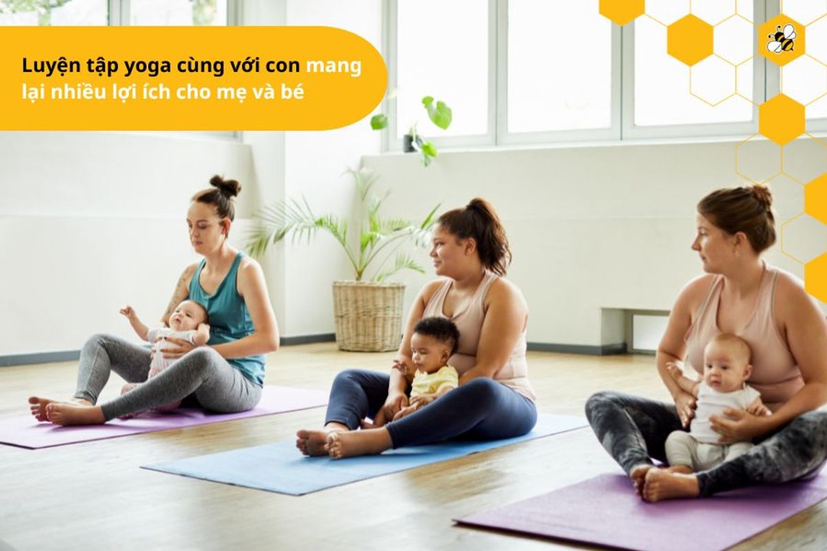 Luyện tập yoga cùng với con mang lại nhiều lợi ích cho mẹ và bé