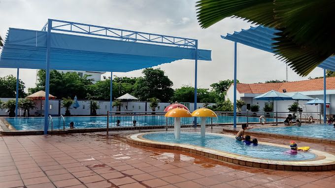 Bình Nguyên swimming pool