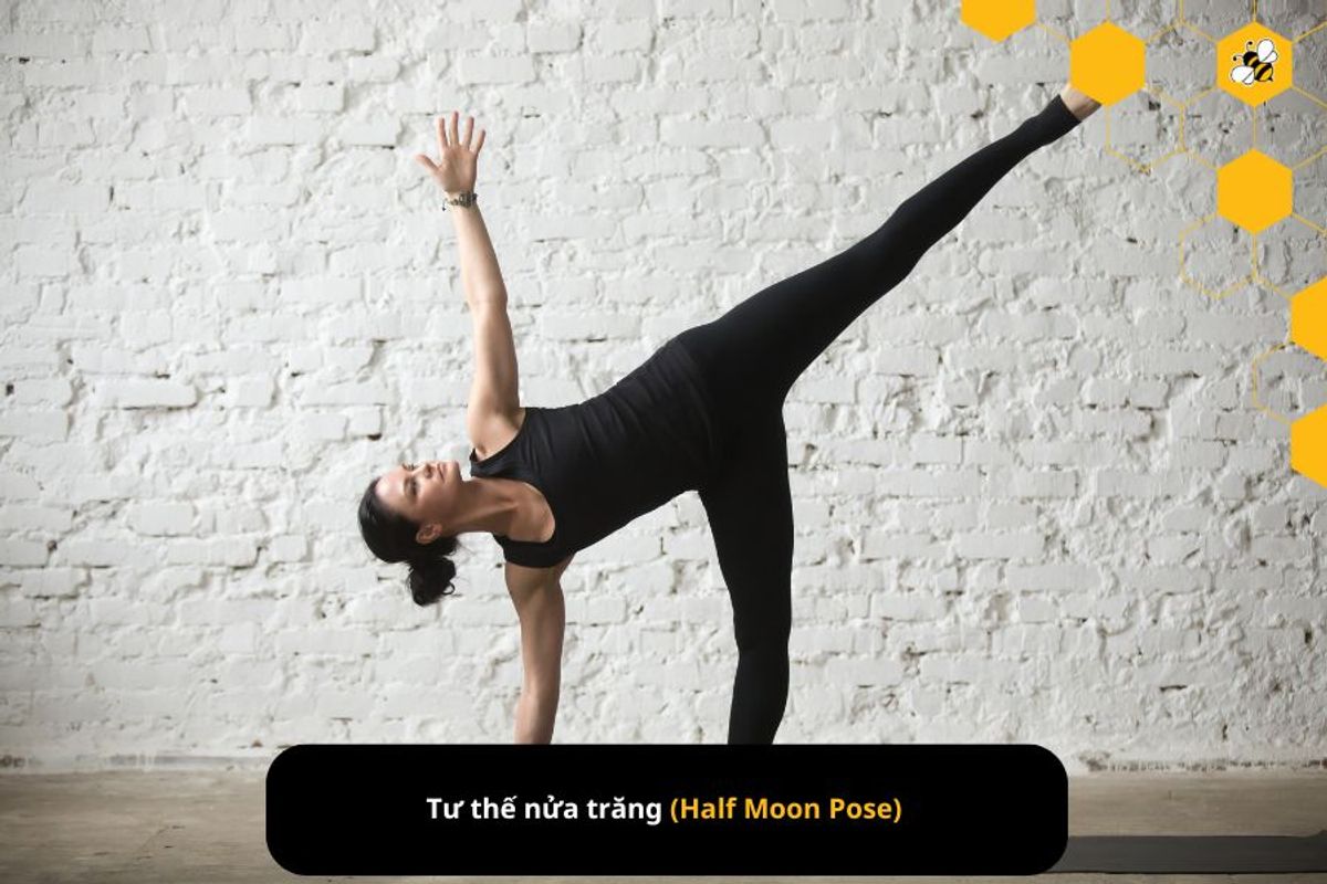 Tư thế nửa trăng (Half Moon Pose)