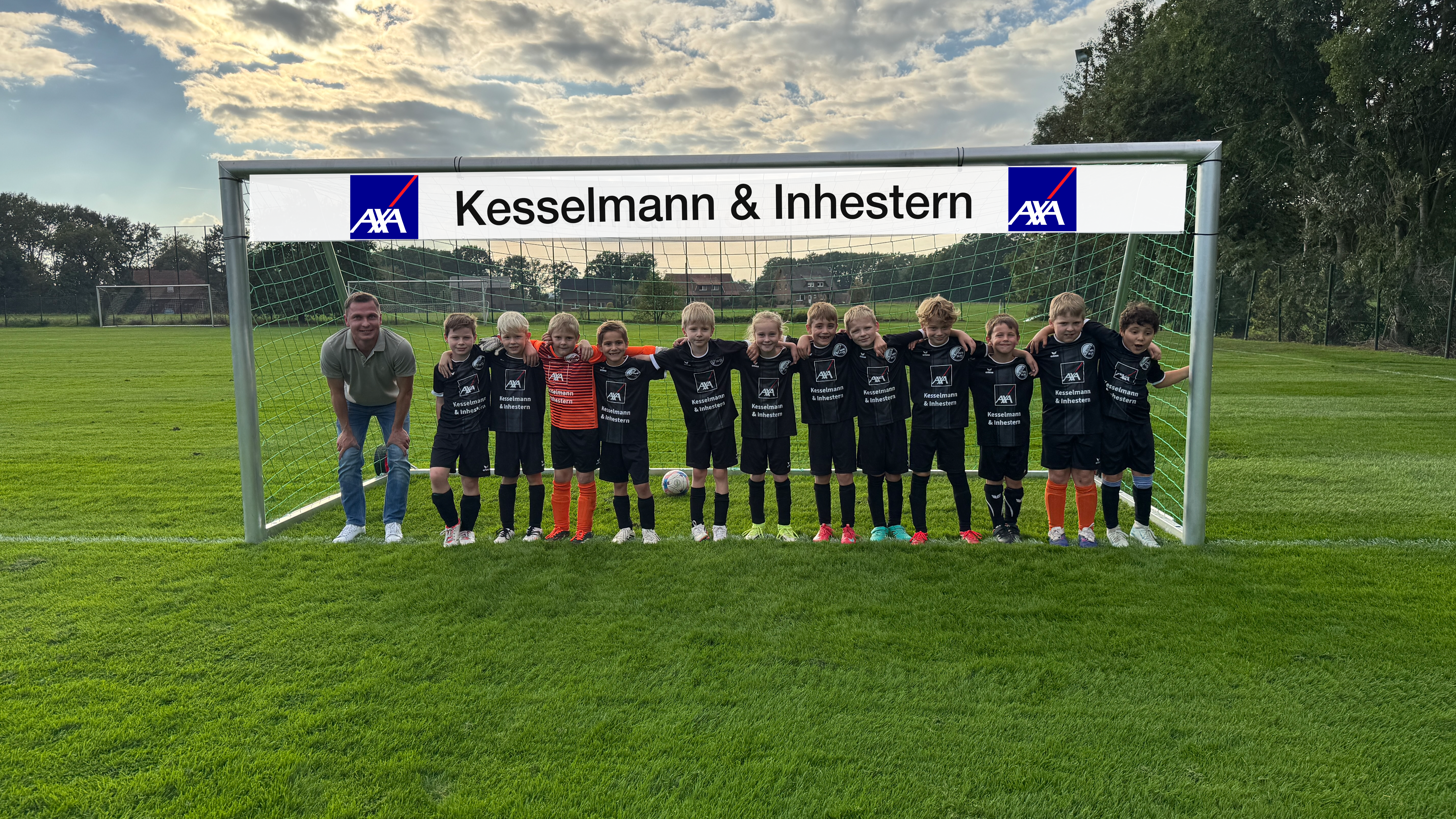 Neue Trikots: Unsere F4 sagt DANKE!