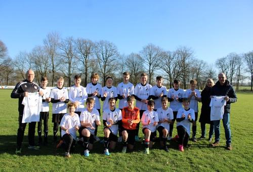 Neue Trikots für die C2-Junioren – Foto 3