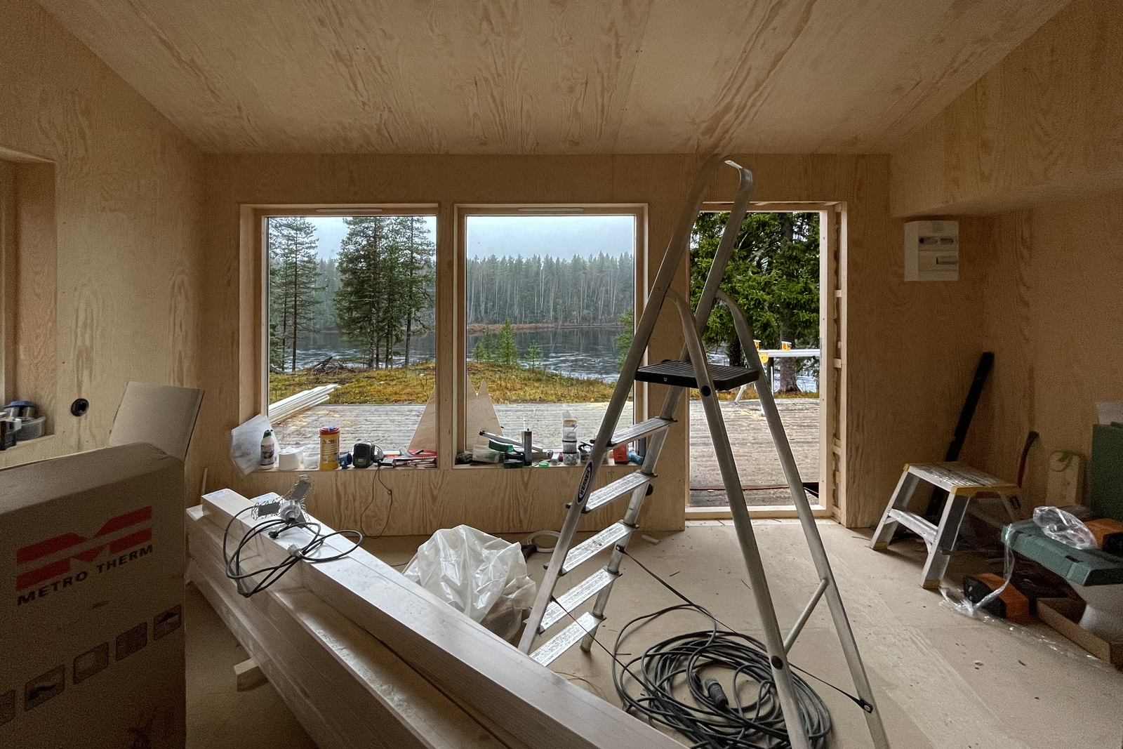 Default image alt text