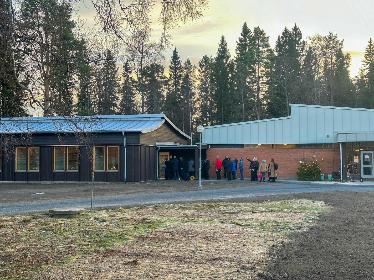 Default image alt text