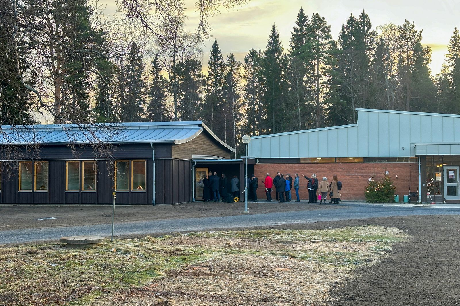 Default image alt text